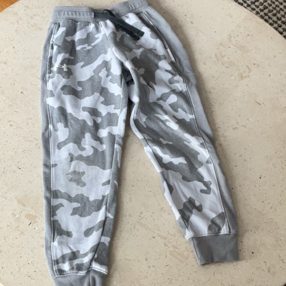 Under Armour boys, camo sweatpants